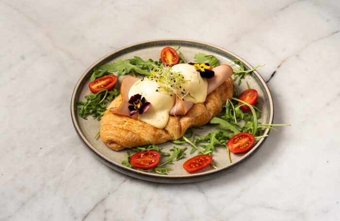 Croissant Benedict